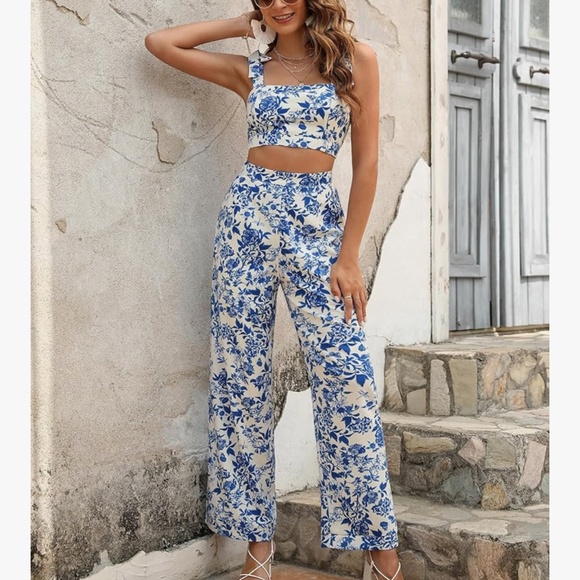 Blue and White Floral Print - Crop Cami & Pant Set - XS - Picture 5 of 5